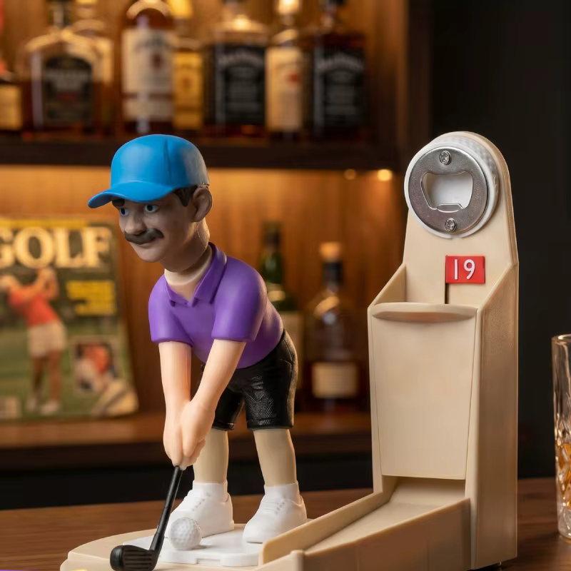 Décapsuleur de bouteille en forme de figurine de golfeur avec fente pour capsules