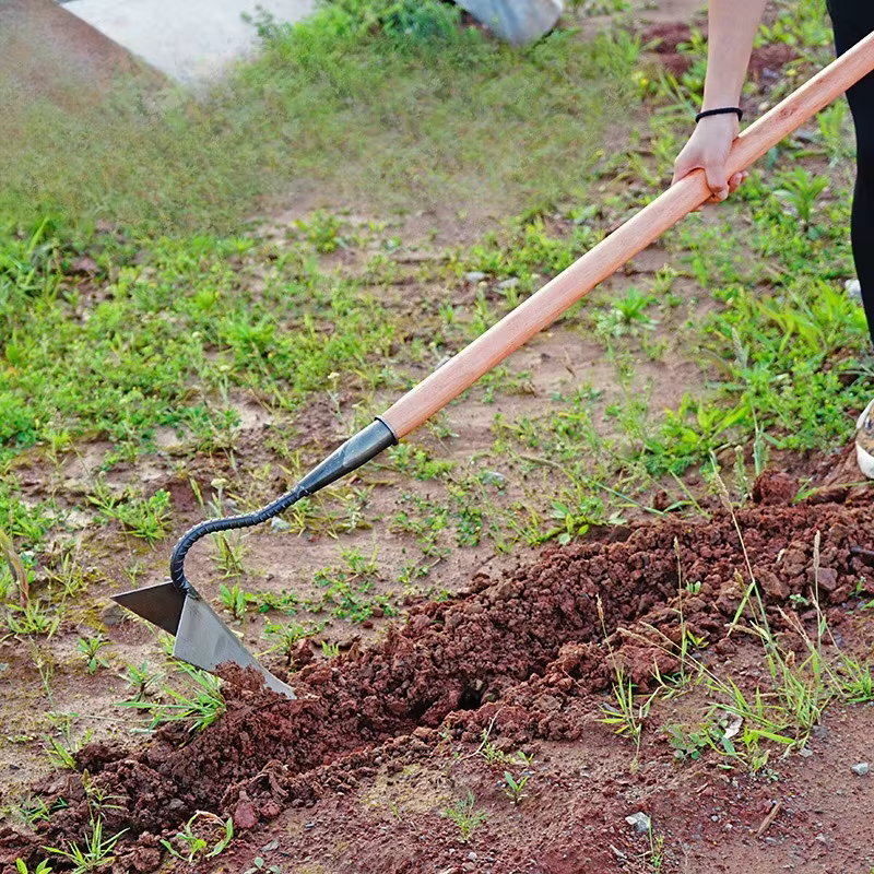 Houe de labour triangulaire pour la retournement du sol agricole