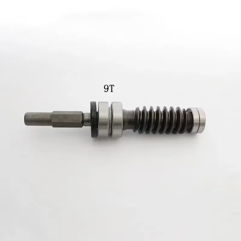 Roue de désherbage pour tondeuse à gazon