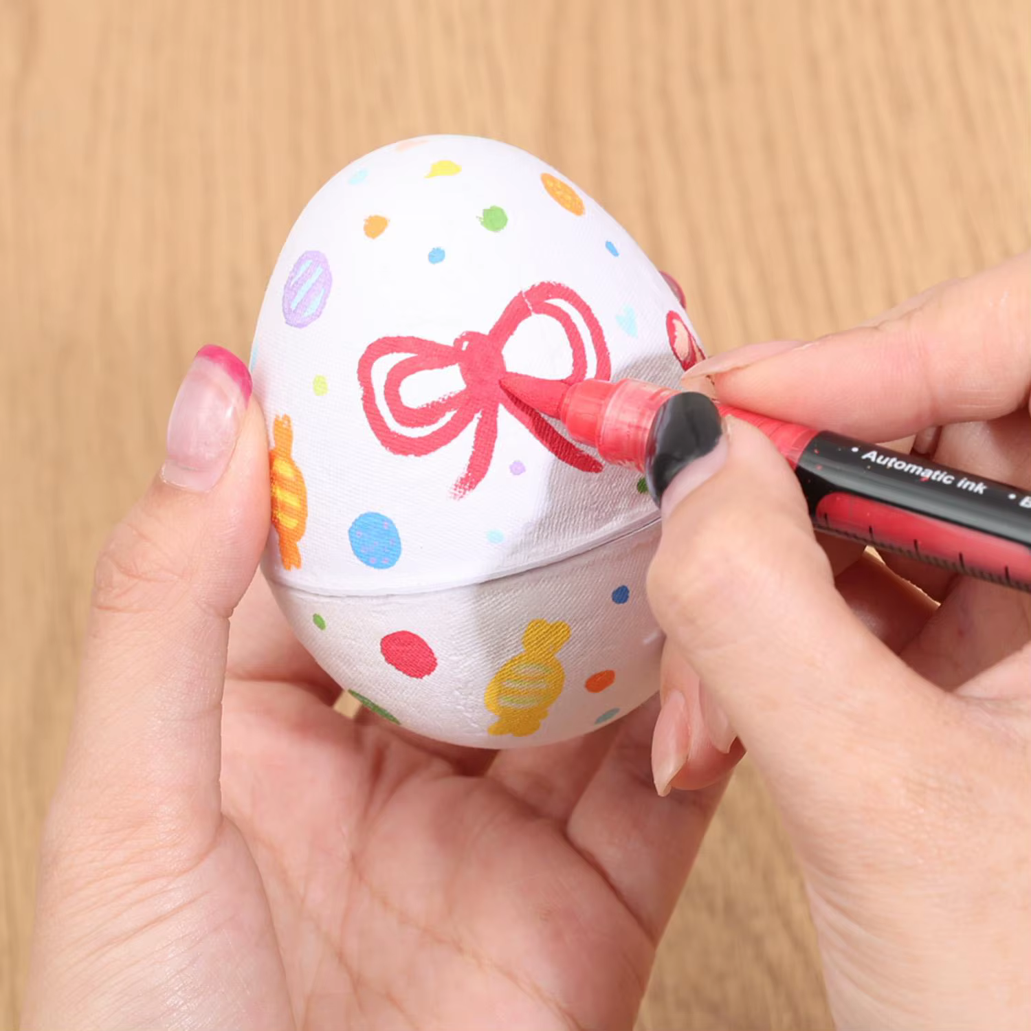Oeufs de pâques en papier rechargeables