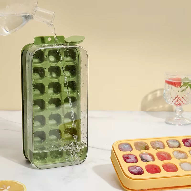 Boîte à glace en Silicone remplie d'eau domestique avec couvercle