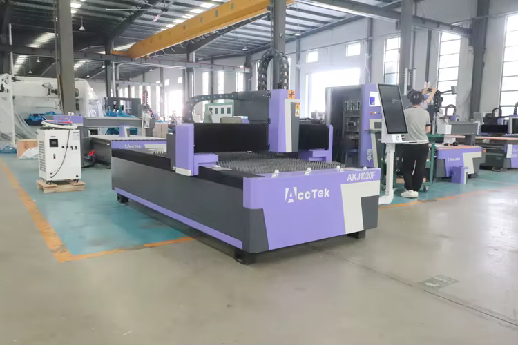 Machine de découpe laser à fibre CNC personnalisable 2000W 3000W 6000W 1020 1325 1530 pour tôles d'acier et d'aluminium