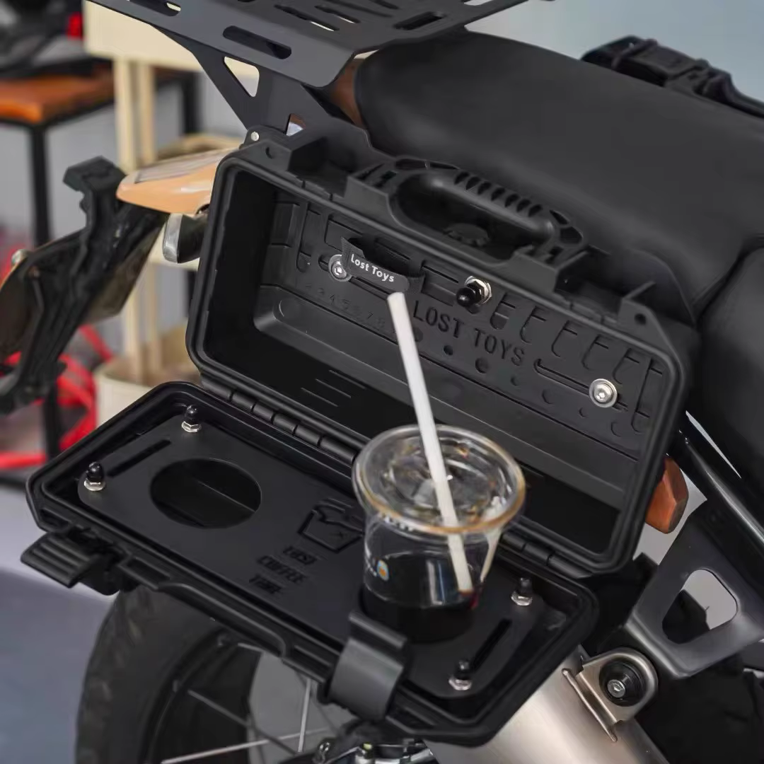 Boîte à outils rigide universelle étanche et antichute pour motos et véhicules électriques.