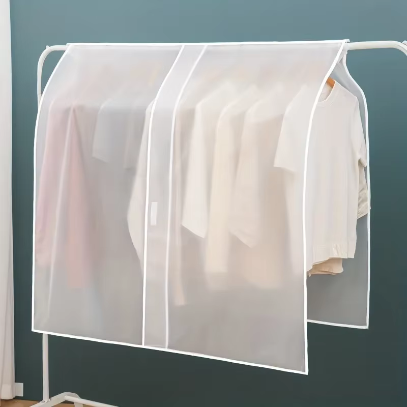 Housse anti-poussière pour vêtements ménagers