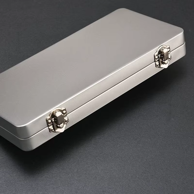 Boîte rectangulaire en métal gris argenté durable avec couvercle - Idéale pour ranger les factures