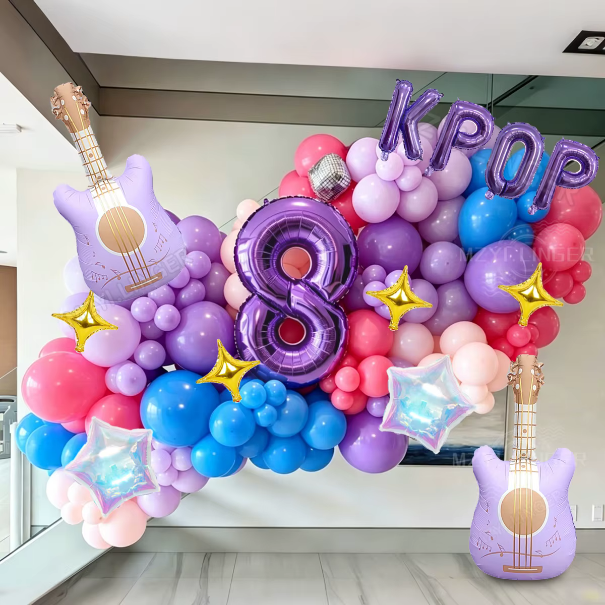 Décorations de fête d'anniversaire sur le thème de la musique violette
