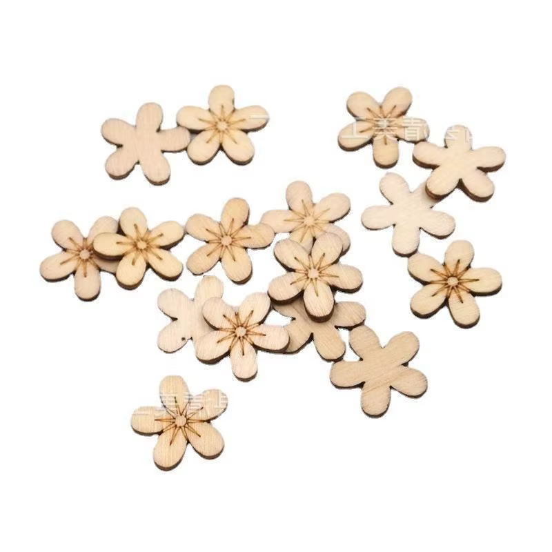 Découpes de fleurs en bois