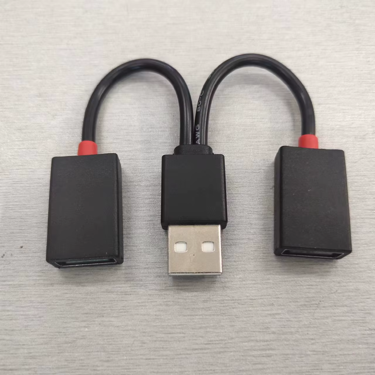 Adaptateur multifonctionnel de branchement USB 1 à 2 pour téléphones mobiles