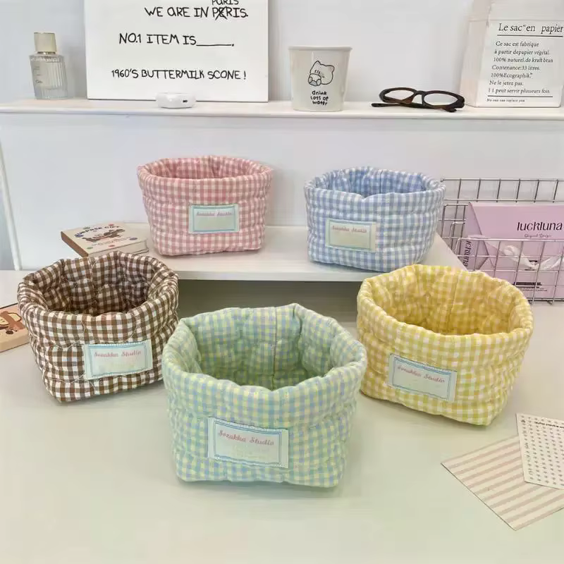 Panier de rangement en tissu rayé