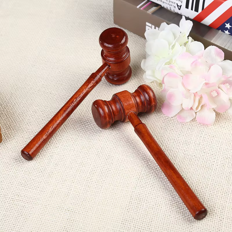 Mini marteau de décoration pour avocat