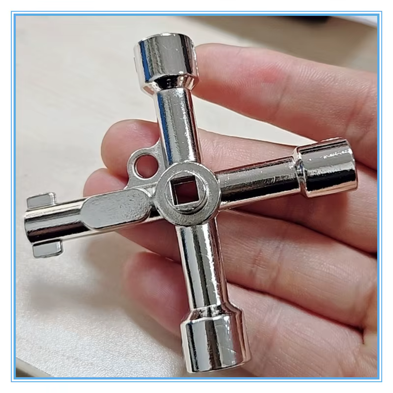 Clé triangulaire universelle professionnelle