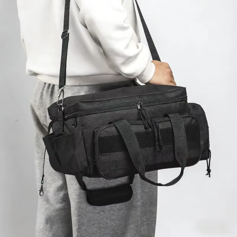 Outils comprenant un sac de rangement avec bandoulière