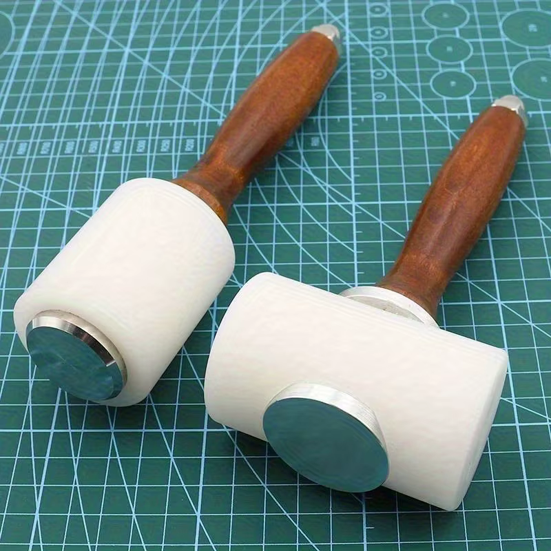Marteaux professionnels pour l'artisanat du cuir