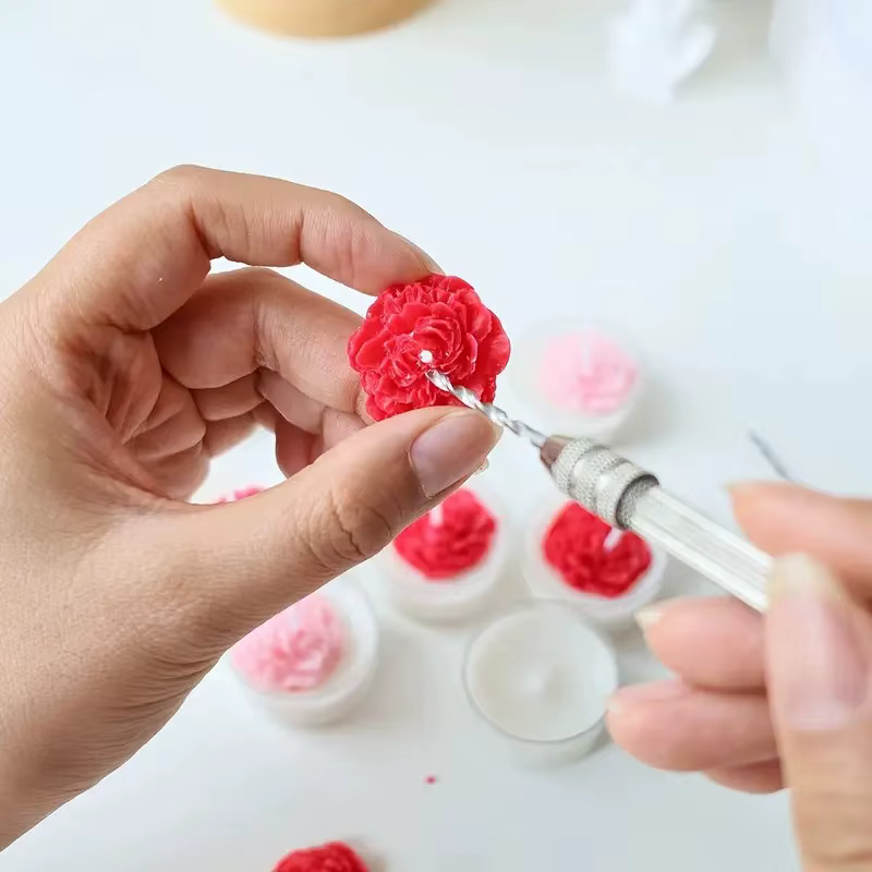 Un ensemble d'outils de poinçonnage pour la fabrication de bougies