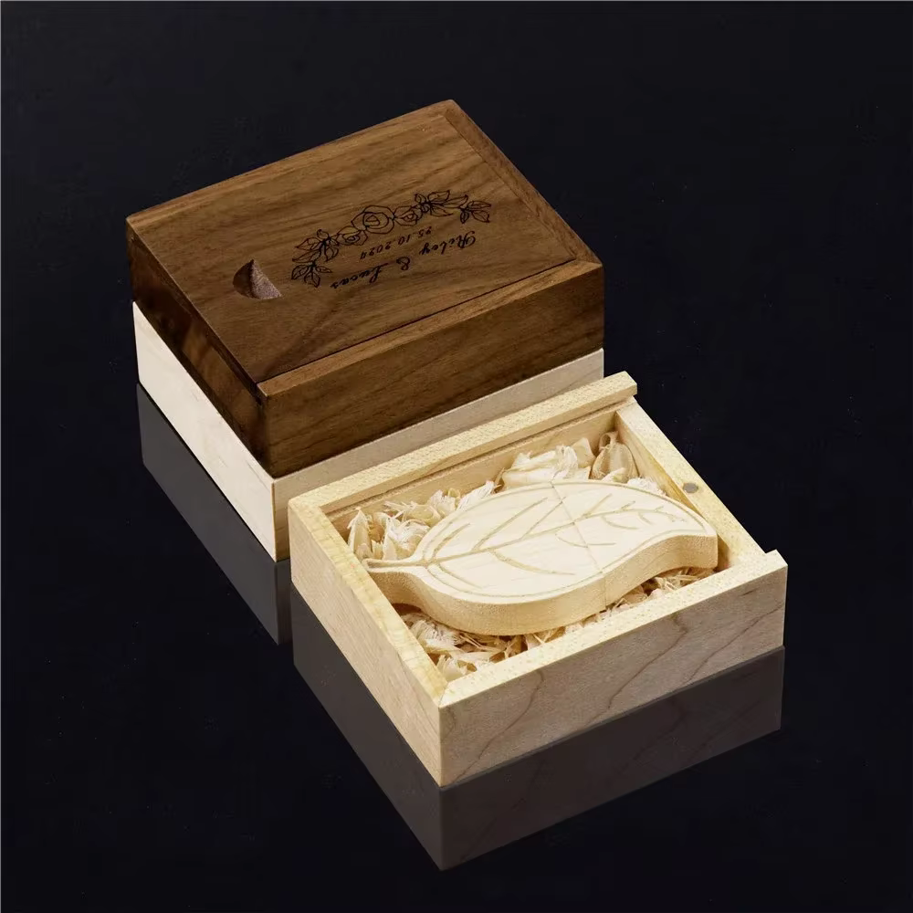 Brochure en bois d'érable non finie avec gravure gratuite