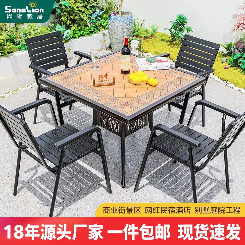 Combinaison table et chaise de loisirs en plein air