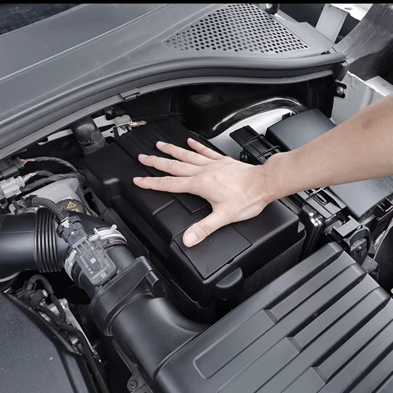 Couvercle anti-poussière pour batterie de moteur de voiture