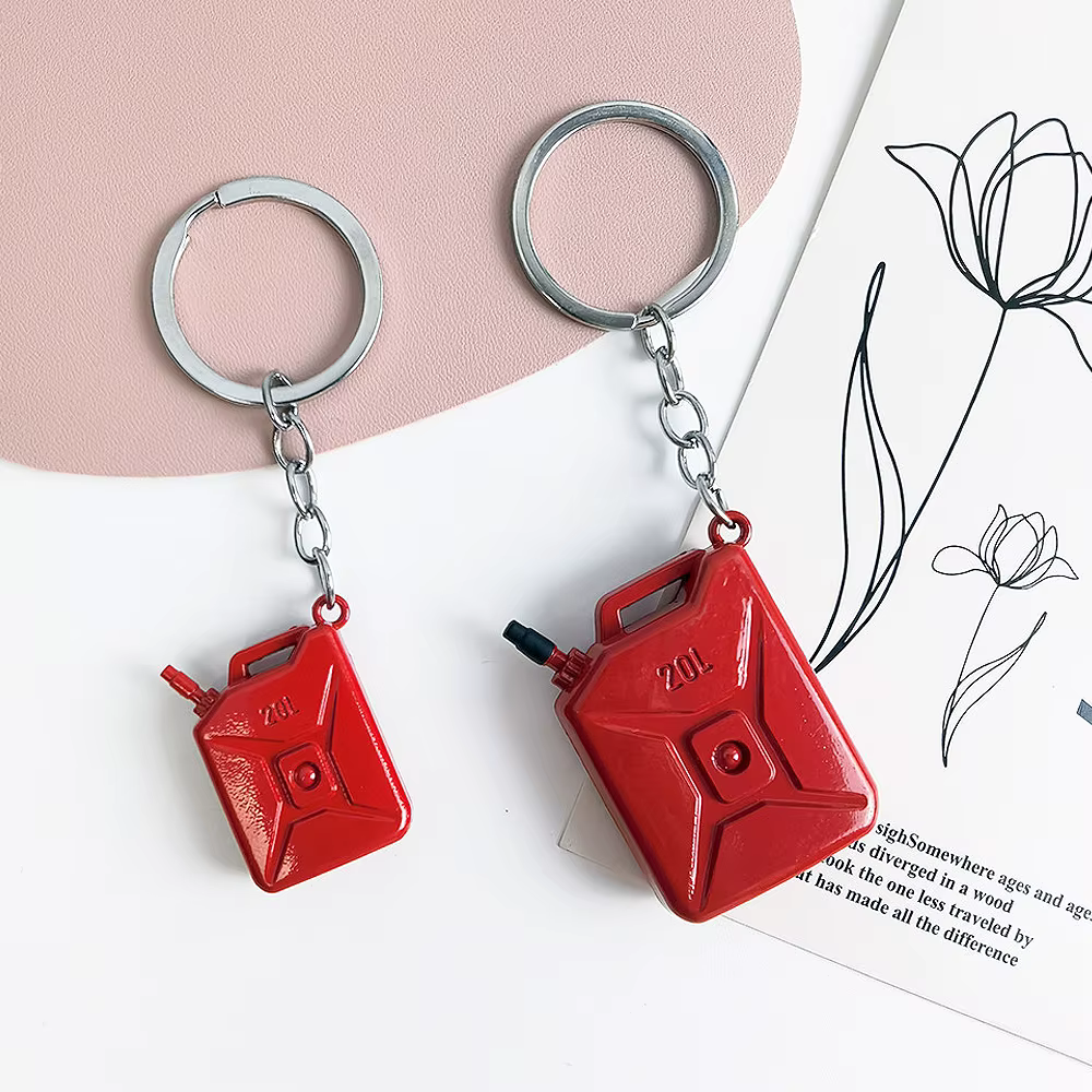 Porte-clés de pompier en forme de tambour d'huile rouge