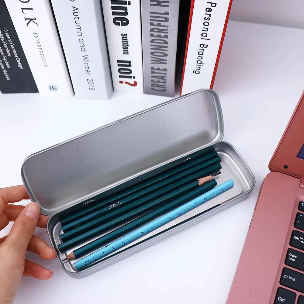 Boîte à crayons simple pour étudiants