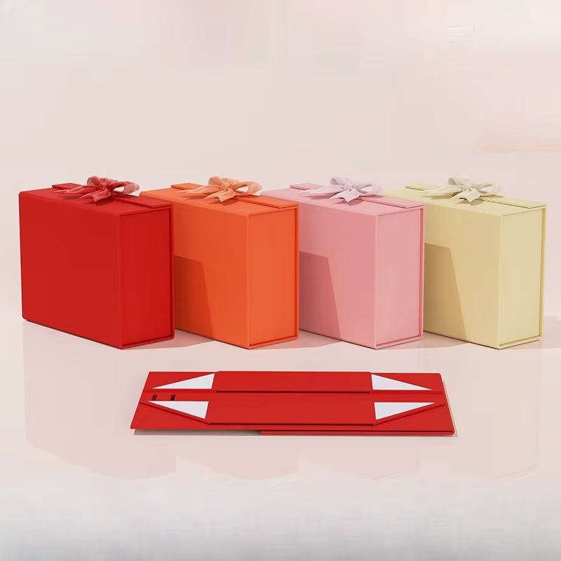 Boîtes cadeaux décoratives avec nœud