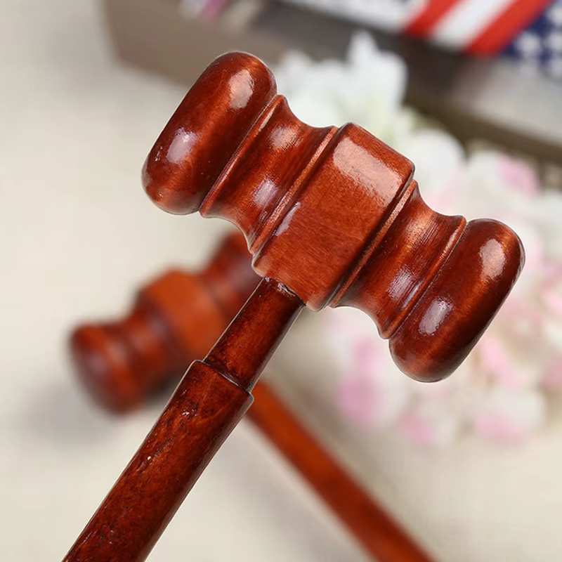Mini marteau de décoration pour avocat