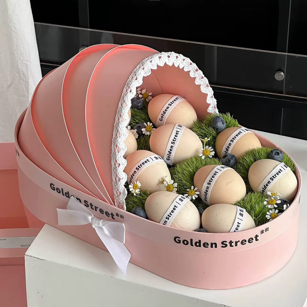 Boîte cadeau en forme de berceau pour Pâques et baby shower