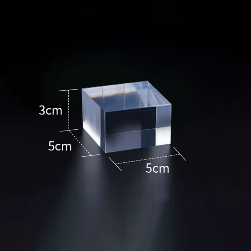 Présentoir de bijoux en bloc carré en plexiglas