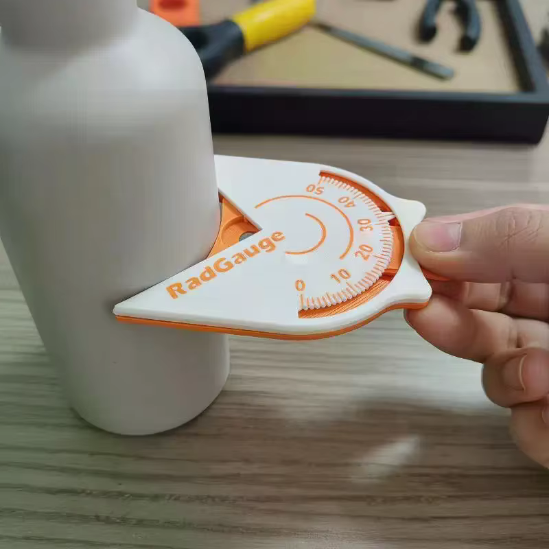 Outil de mesure de précision pour les radii et les angles
