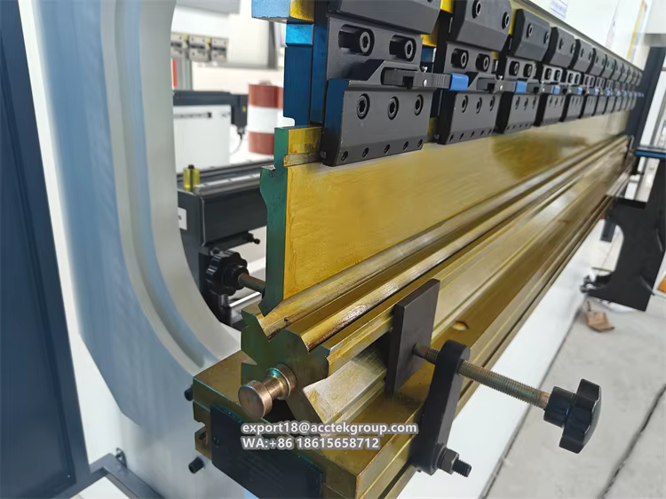 Presse plieuse CNC hydraulique pour tôles