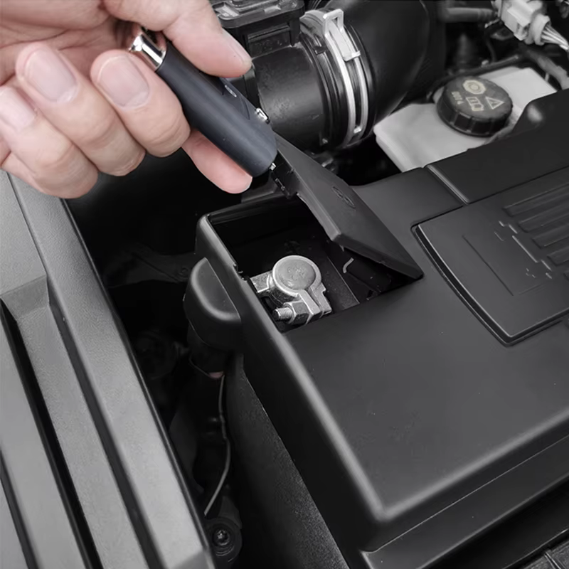 Couvercle anti-poussière pour batterie de moteur de voiture