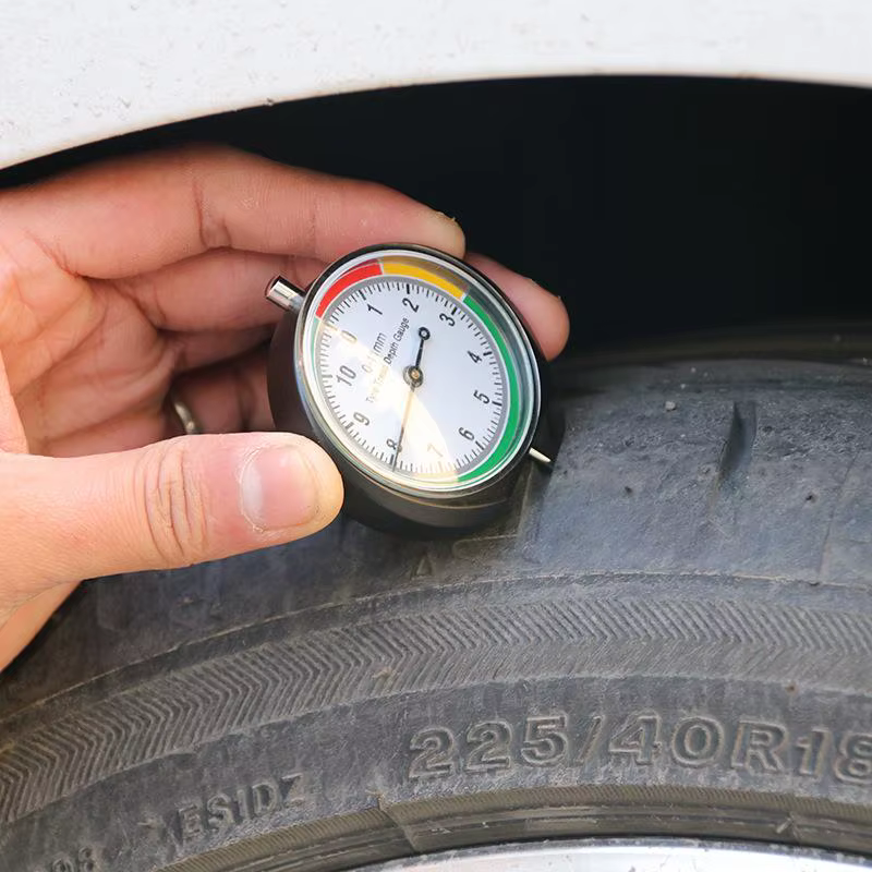 Jauge de profondeur de bande de roulement de pneu de voiture
