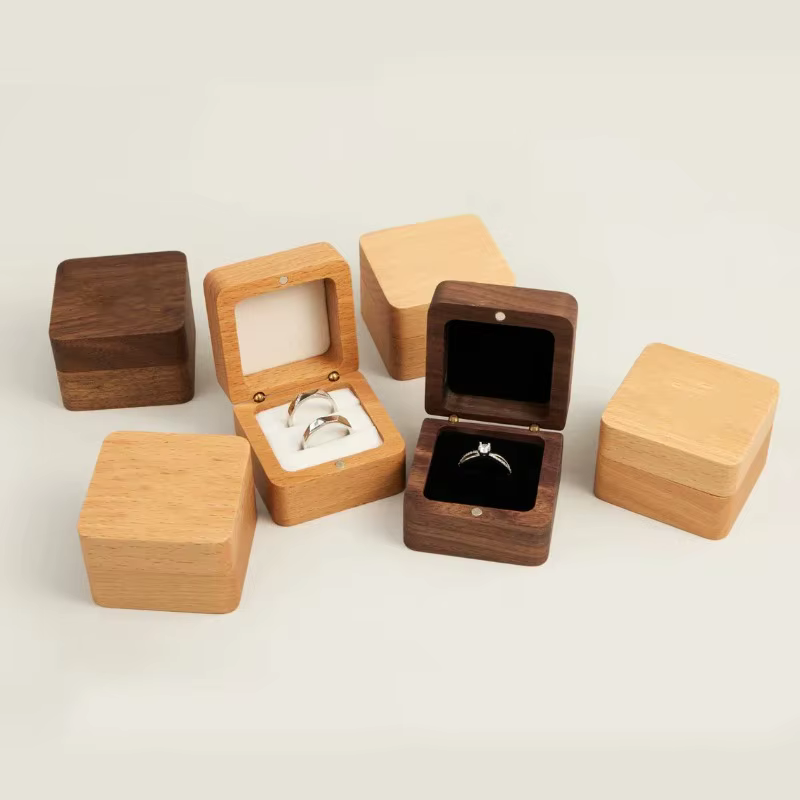Boîte à bijoux en bois vierge