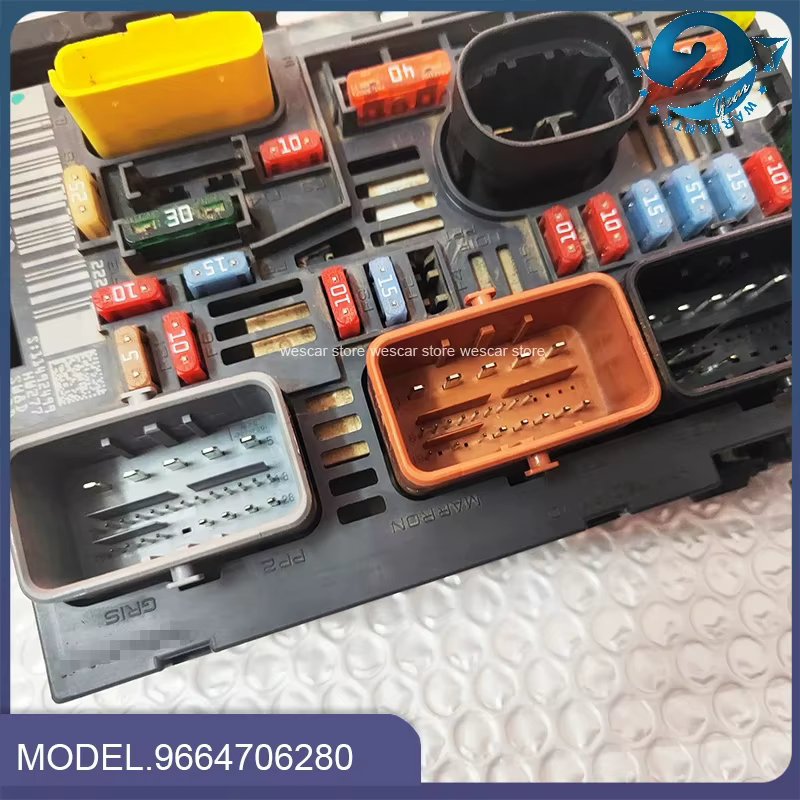 Boîte à fusibles de moteur d'origine