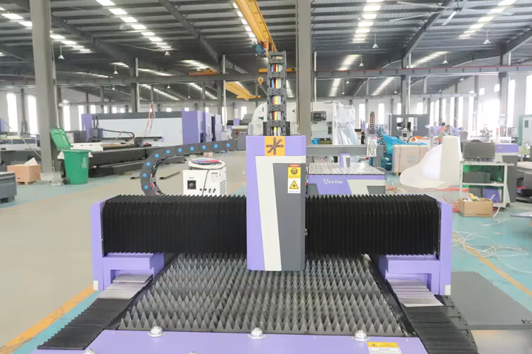 Machine de découpe laser à fibre CNC personnalisable 2000W 3000W 6000W 1020 1325 1530 pour tôles d'acier et d'aluminium
