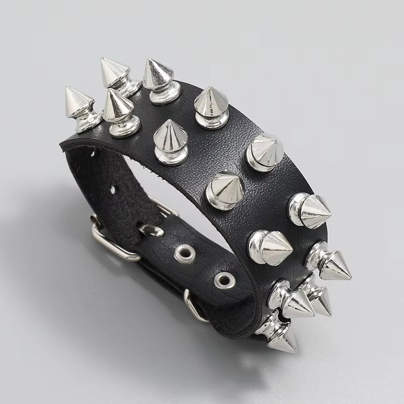Bracelet punk pour hommes et femmes, bracelet gothique en cuir noir avec clous en métal cloutés, rivets à pointes, manchette réglable