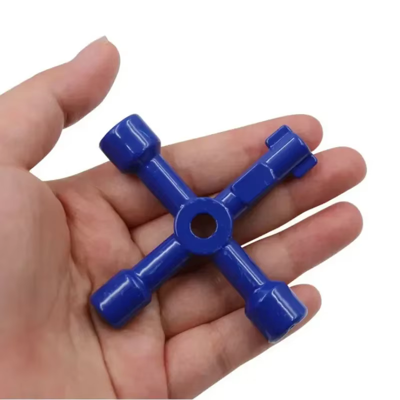 Clé triangulaire multifonction pour armoire électrique