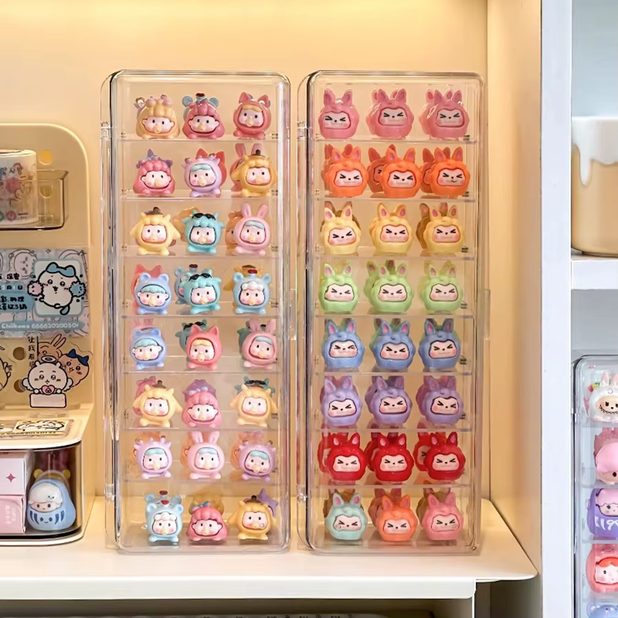Une boîte de rangement multicouche anti-poussière avec une jolie petite vitrine
