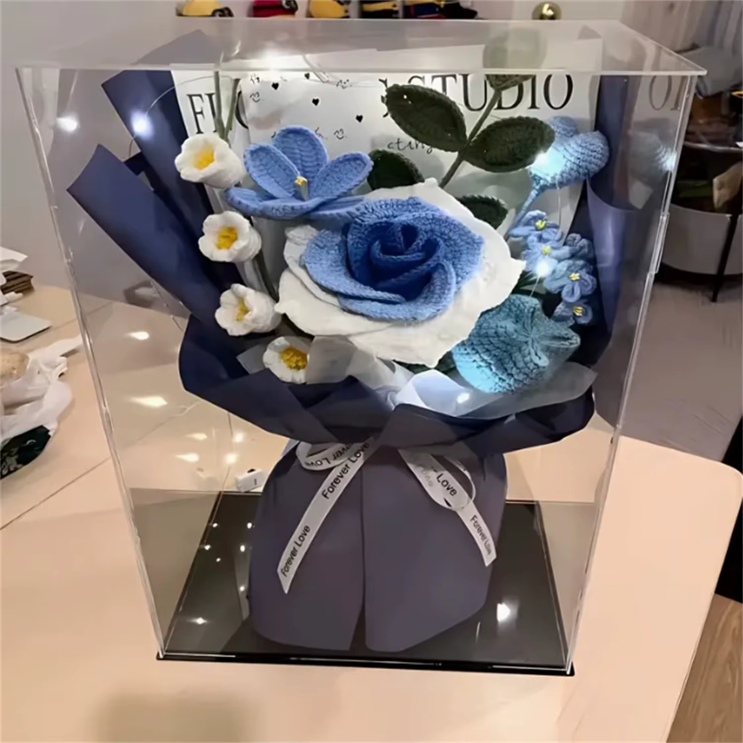 Présentoir en acrylique transparent assemblé de 11 tailles pour protéger les objets de collection