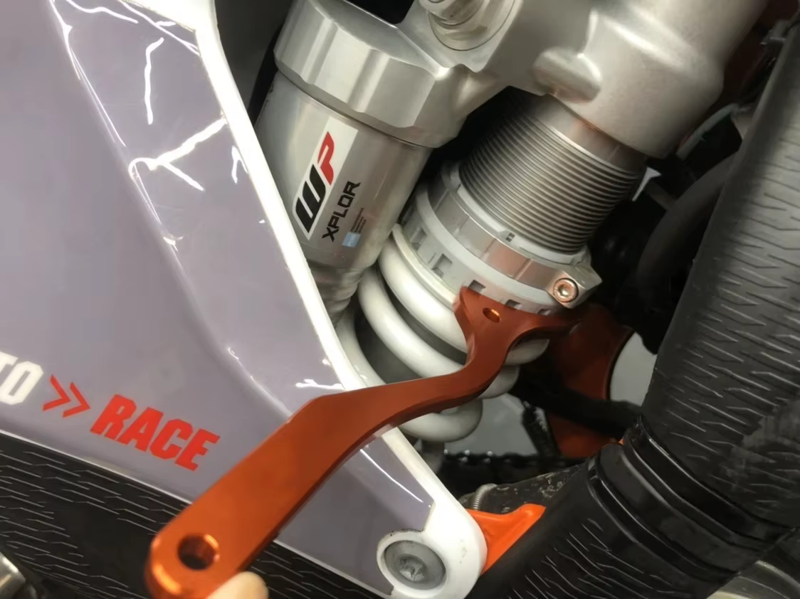 Clé d'amortisseur arrière de moto