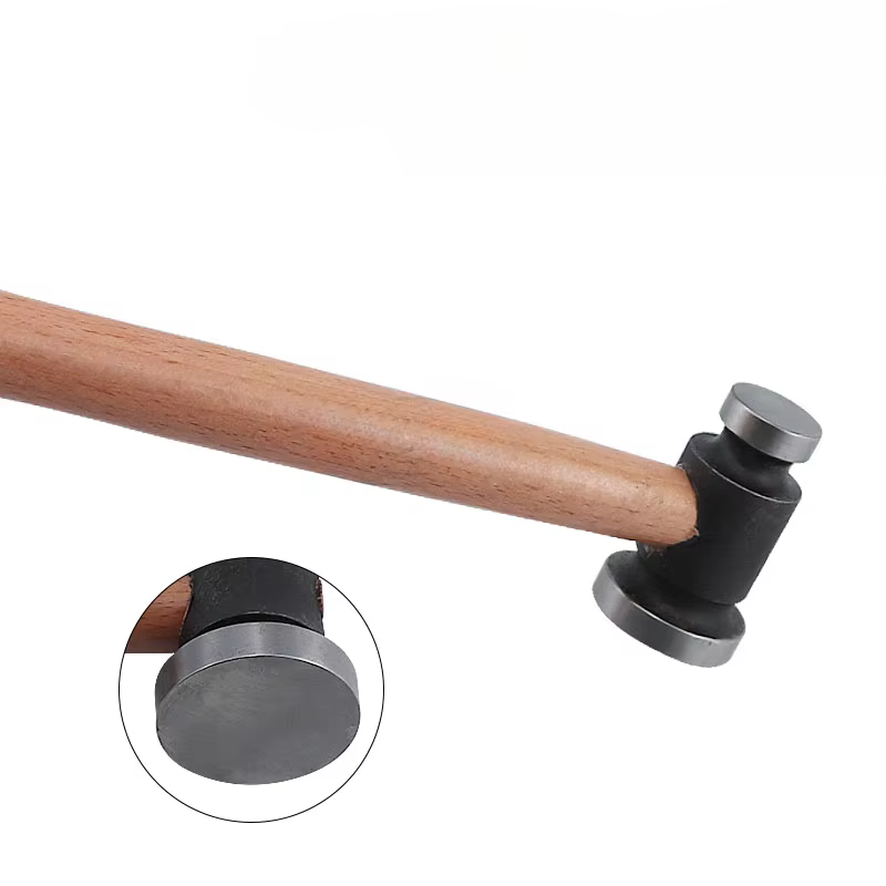 Marteau à tête ronde avec manche en bois
