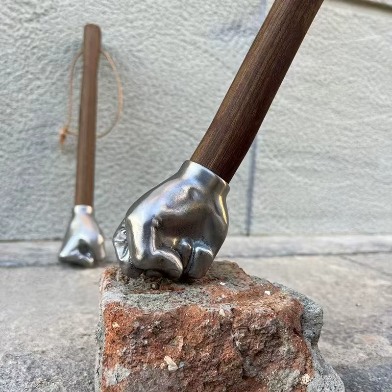 Tête de marteau à poing solide