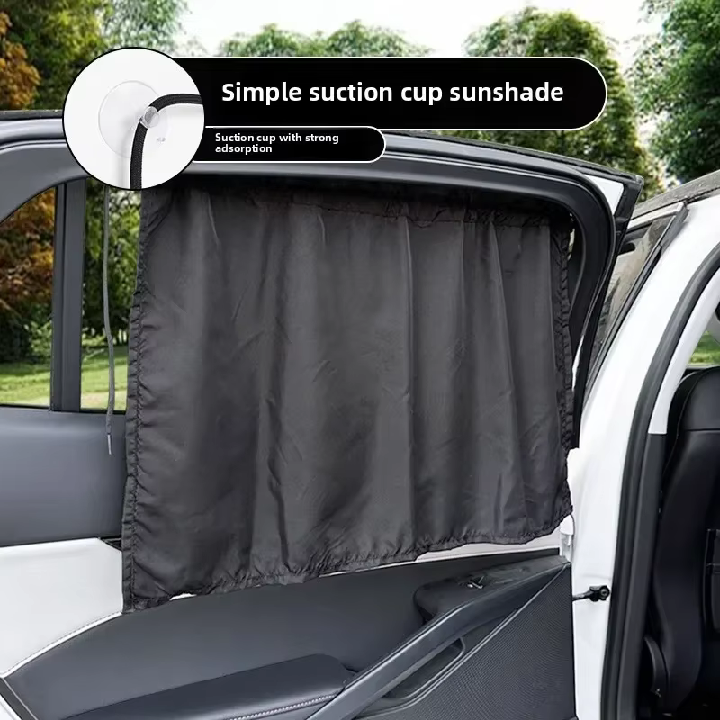 Rideau à ventouse dans la fenêtre de la voiture