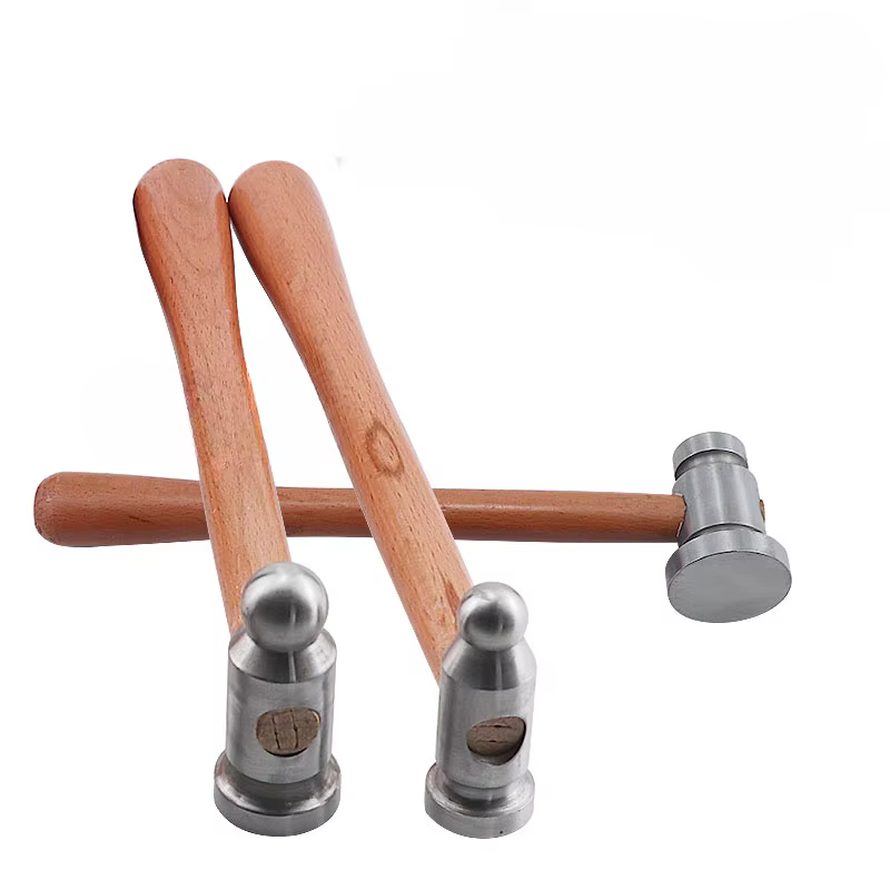 Marteau à tête ronde avec manche en bois