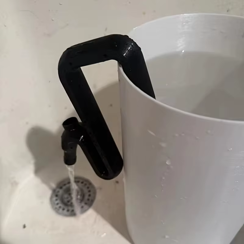 Tuyau de siphon auto-amorçant sans perçage pour transfert et évacuation d'eau de pluie