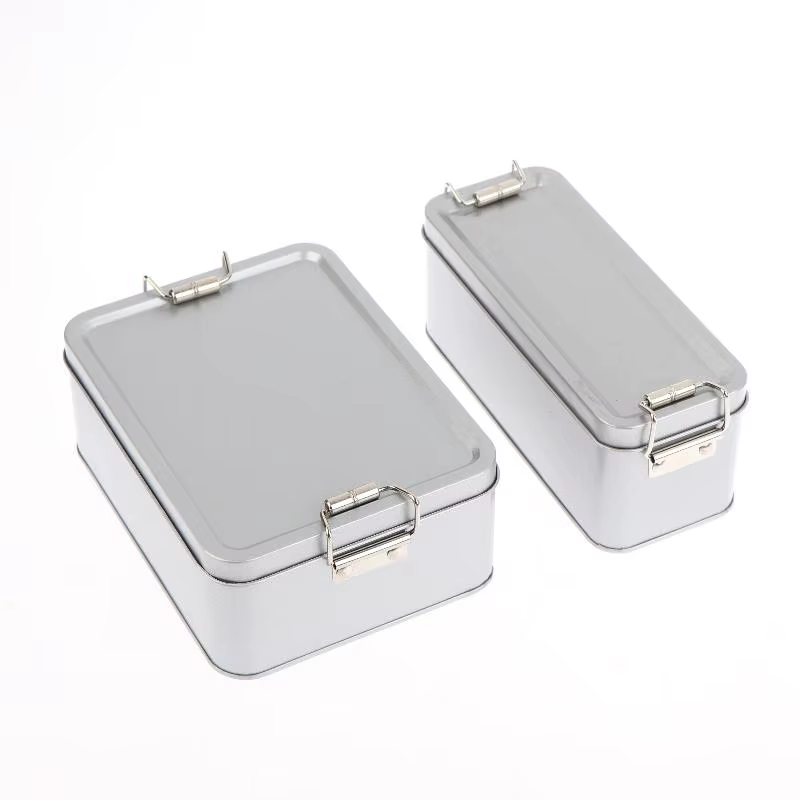 Boîte en fer blanc à boucle rectangulaire