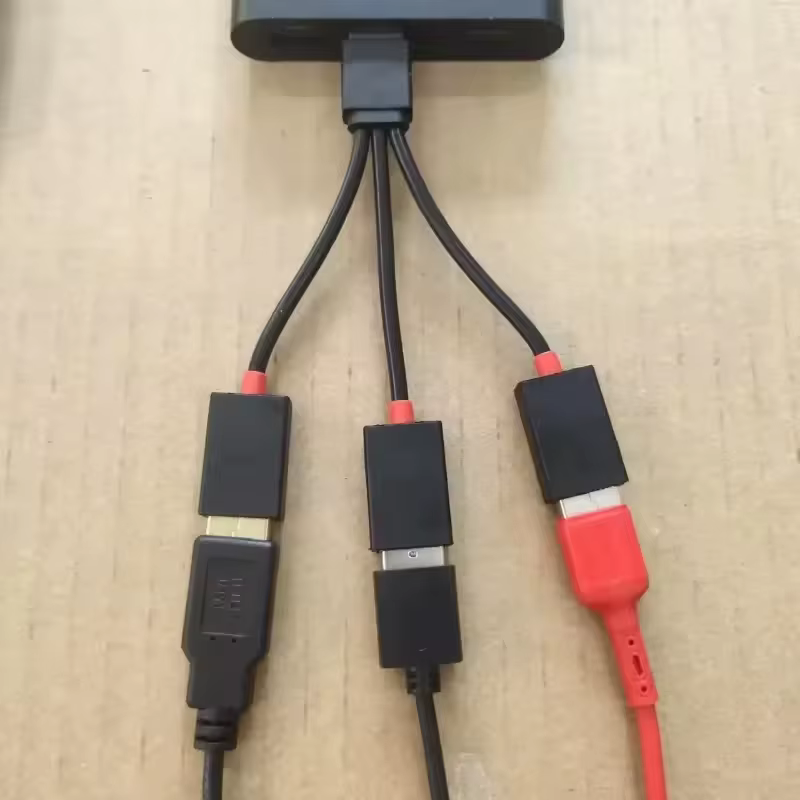 Adaptateur multifonctionnel de branchement USB 1 à 2 pour téléphones mobiles