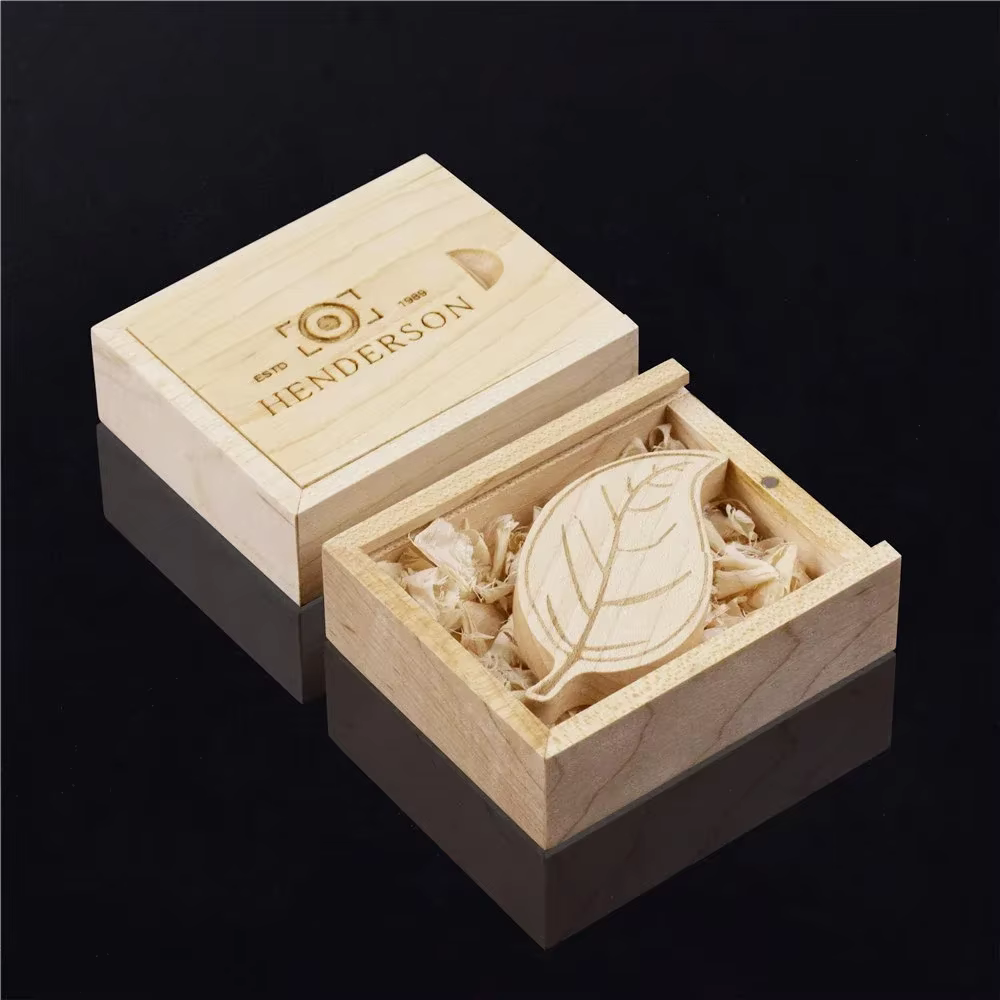 Brochure en bois d'érable non finie avec gravure gratuite