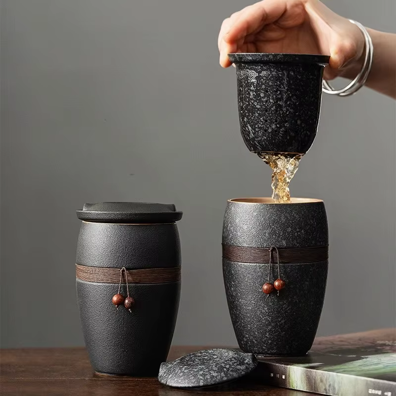 Tasse à thé en céramique avec couvercle