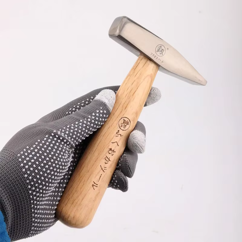 Marteau de montage en bois massif poli