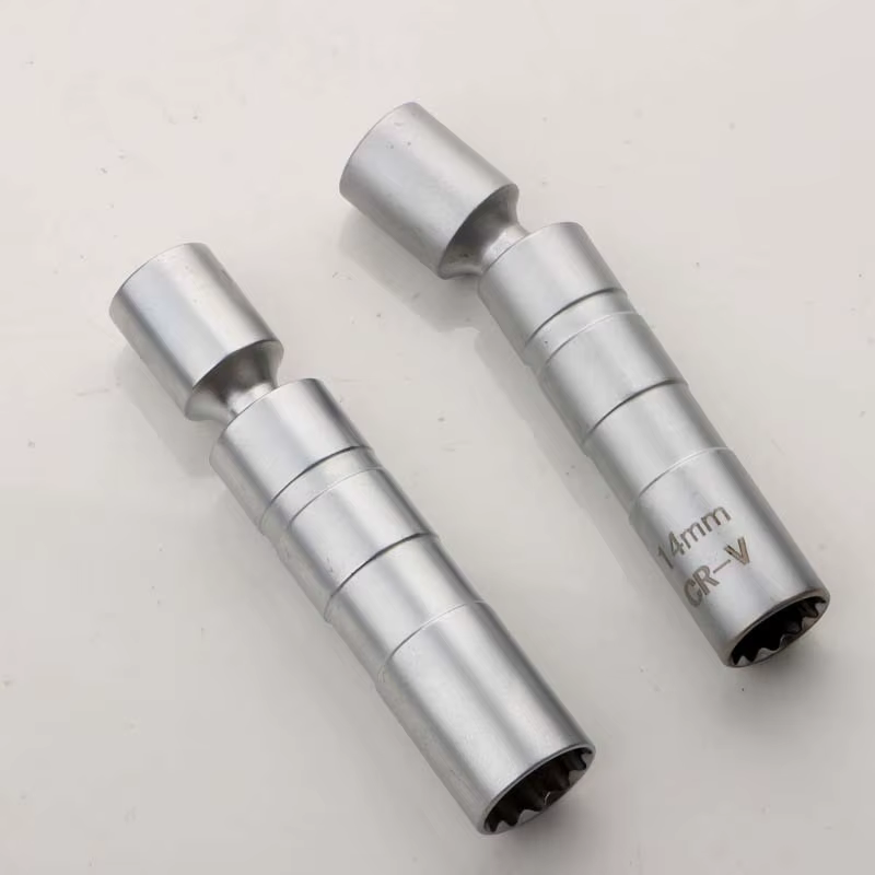 Adaptateur de clé à douille pour bougie d'allumage